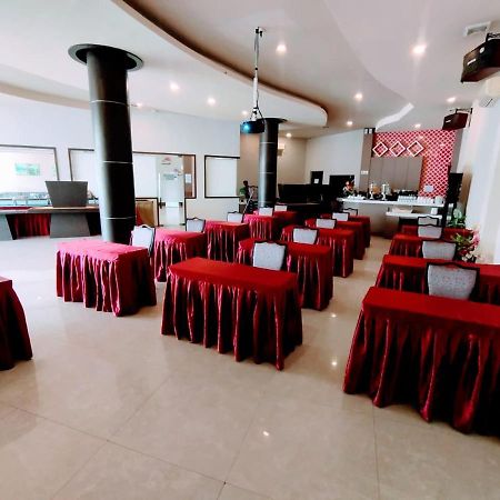 Os Hotel Tanjung Uncang Sagulung Kültér fotó