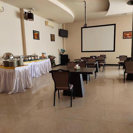 Os Hotel Tanjung Uncang Sagulung Kültér fotó