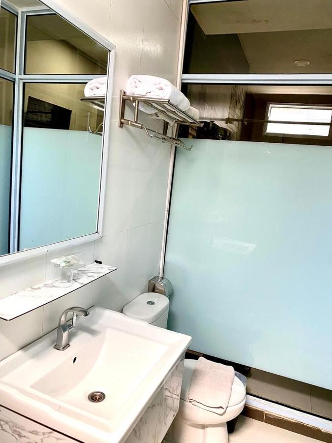Os Hotel Tanjung Uncang Sagulung Kültér fotó