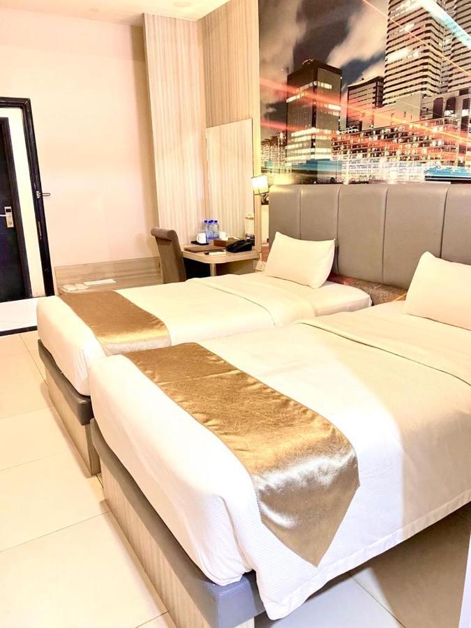Os Hotel Tanjung Uncang Sagulung Kültér fotó