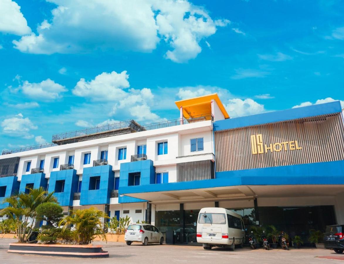 Os Hotel Tanjung Uncang Sagulung Kültér fotó