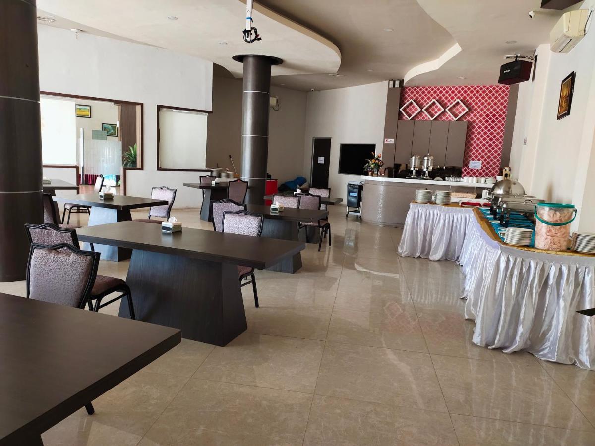 Os Hotel Tanjung Uncang Sagulung Kültér fotó