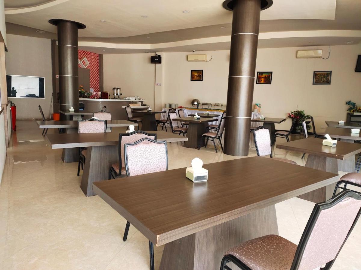 Os Hotel Tanjung Uncang Sagulung Kültér fotó