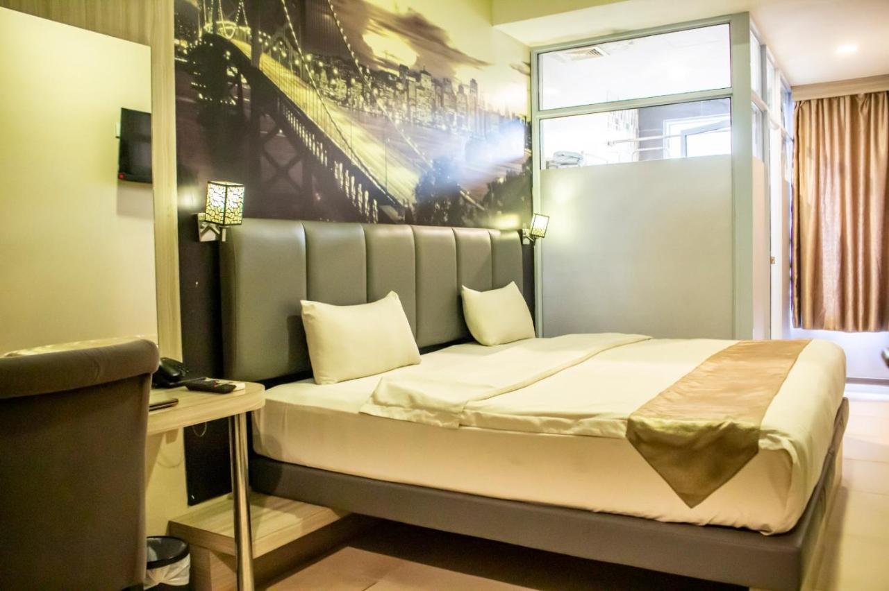 Os Hotel Tanjung Uncang Sagulung Kültér fotó