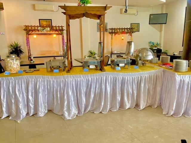 Os Hotel Tanjung Uncang Sagulung Kültér fotó