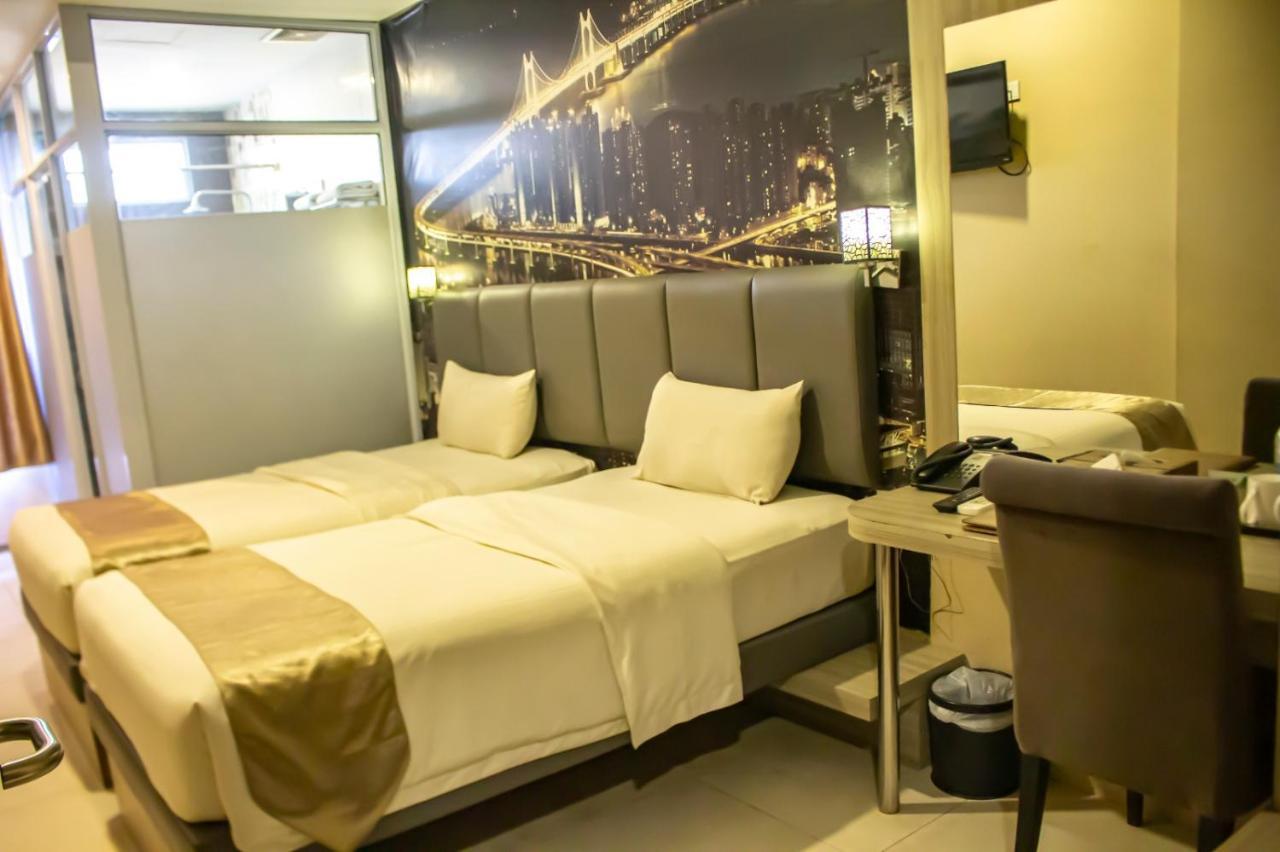 Os Hotel Tanjung Uncang Sagulung Kültér fotó